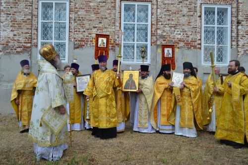 Митрополит Казанский и Татарстанский Кирилл совершил Божественную литургию в храме с.Уланово