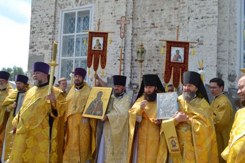 Митрополит Казанский и Татарстанский Кирилл совершил Божественную литургию в храме с.Уланово