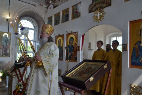 Митрополит Казанский и Татарстанский Кирилл совершил Божественную литургию в храме с.Уланово