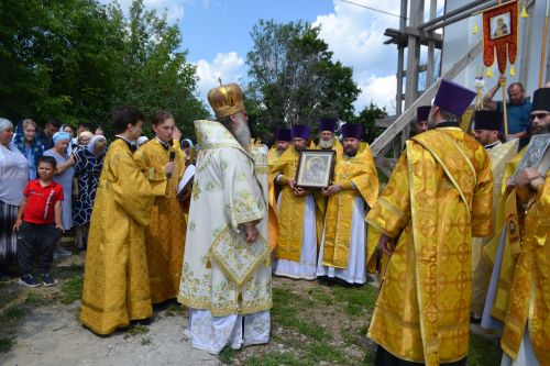 Митрополит Казанский и Татарстанский Кирилл совершил Божественную литургию в храме с.Уланово
