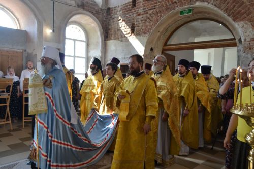 Митрополит Казанский и Татарстанский Кирилл совершил Божественную литургию в храме с.Уланово