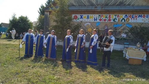 В Ямбулатове на день села водили хороводы