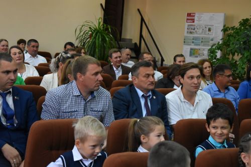Макылда «Мәктәпкә җыенырга ярдәм ит» хәйрия акциясе узды