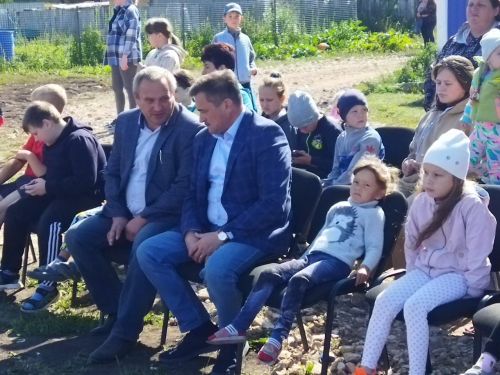В Куралове торжественно открыли территорию, благоустроенную по программе «Наш двор»