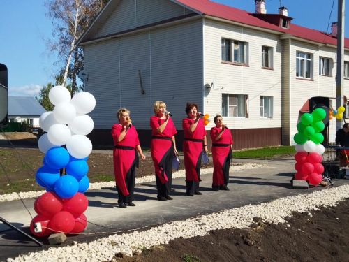В Куралове торжественно открыли территорию, благоустроенную по программе «Наш двор»