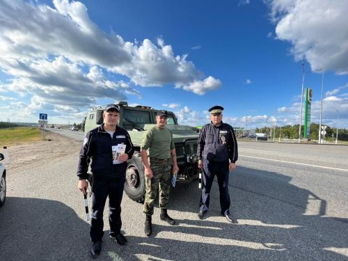 Автоинспекторы в Верхнеуслонском районе поздравили водителей с Днем Республики Татарстан