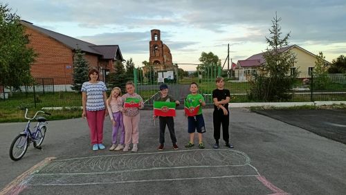 В Кильдееве прошел конкурс рисунков на асфальте