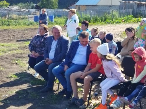 В Куралове торжественно открыли территорию, благоустроенную по программе «Наш двор»