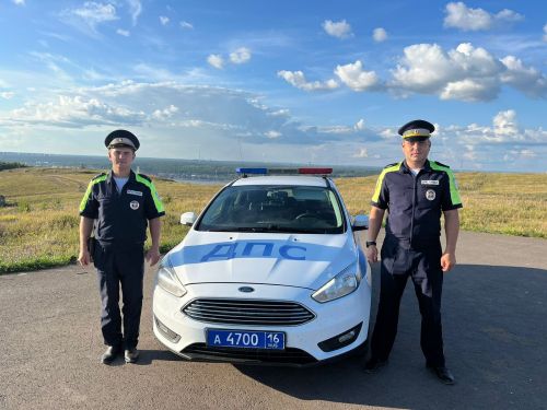 Автоинспекторы в Татарстане помогли автоледи устранить техническую неисправность