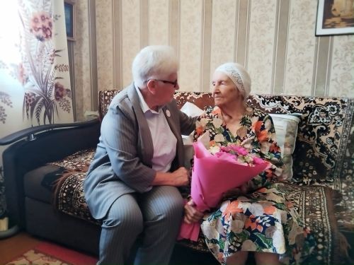 95 лет отметила жительница Верхнего Услона Людмила Иванова