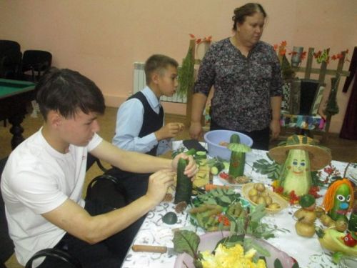 В Кильдееве мастерили поделки из природного материала