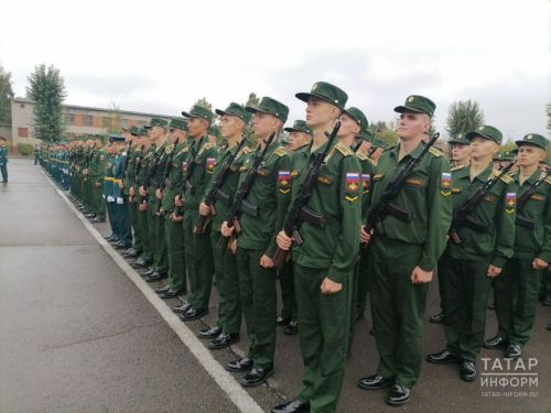В Казанском танковом училище несколько сотен курсантов приняли присягу