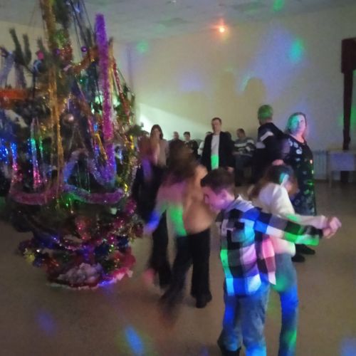 В Майдане в новогоднюю ночь всех пригласили на бал