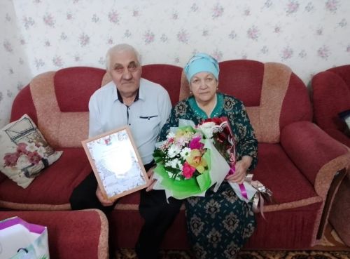 Чтоб ваш союз был крепок и богат: супруги Садыковы отметили 55 лет совместной жизни