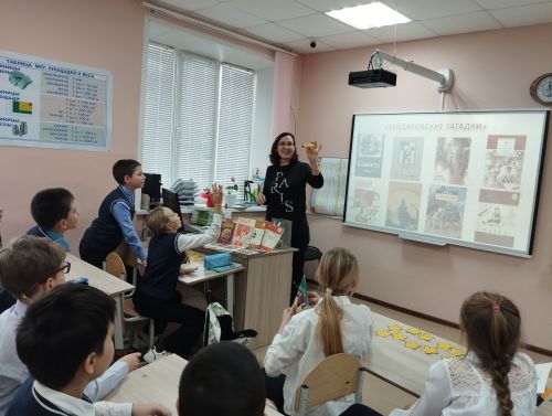Верхнеуслонские библиотекари рассказали гимназистам о Аркадие Гайдаре