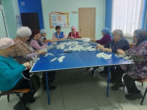 Жители Макулова приняли участие в акции «Своих не бросаем»