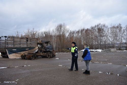 Верхнеуслонским подросткам показали «кладбище автомобилей»