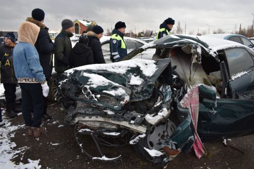 Верхнеуслонским подросткам показали «кладбище автомобилей»