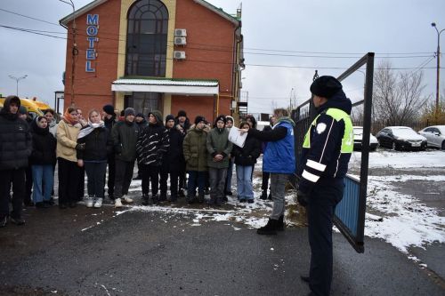 Верхнеуслонским подросткам показали «кладбище автомобилей»