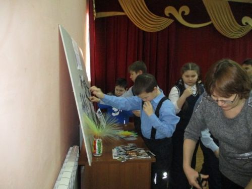 В Кильдееве оформили стенд к Году семьи