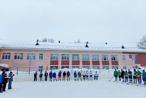 В Макулове открылся XXI хоккейный турнир