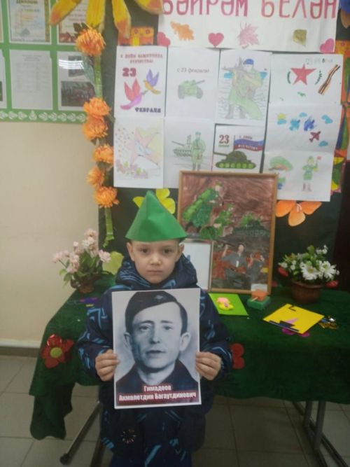 Вахит китапханәсендә рәсемнәр күргәзмәсе оештырылды