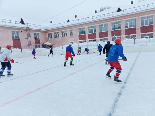 В Макулове продолжается хоккейный турнир