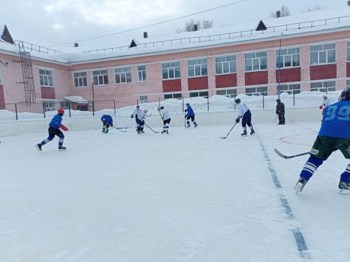 В Макулове продолжается хоккейный турнир