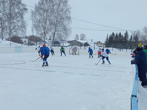 В Макулове продолжается хоккейный турнир