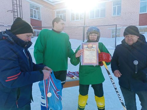 В Макулове завершился хоккейный турнир