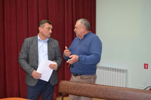 На сходе в Шеланге было «жарко» от вопросов, которые поднимали жители