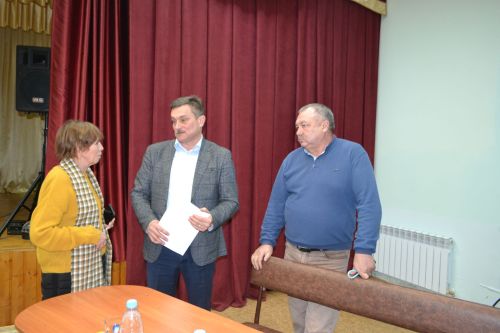 На сходе в Шеланге было «жарко» от вопросов, которые поднимали жители