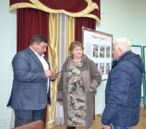 На сходе в Шеланге было «жарко» от вопросов, которые поднимали жители