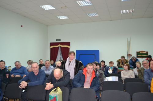 На сходе в Шеланге было «жарко» от вопросов, которые поднимали жители