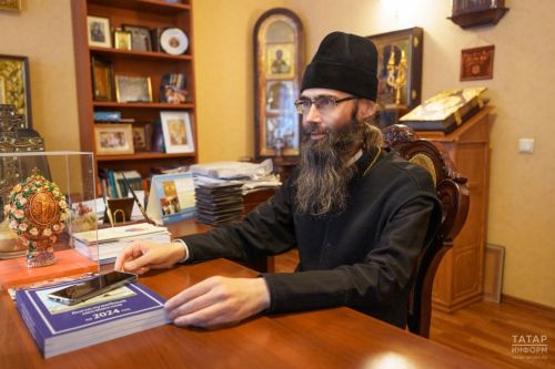 «Каждому надо начать с поисков тишины»: игумен Пимен о своем пути к вере