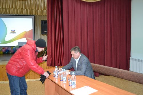 На сходе в Шеланге было «жарко» от вопросов, которые поднимали жители