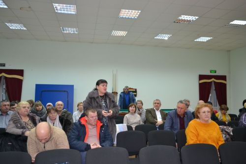 На сходе в Шеланге было «жарко» от вопросов, которые поднимали жители