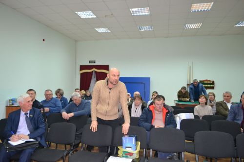 На сходе в Шеланге было «жарко» от вопросов, которые поднимали жители