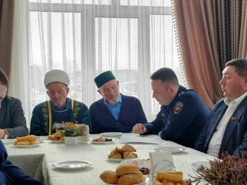 Югары Ослан районы башлыгы Марат Зиатдинов районыбыз имамнары белән очрашты