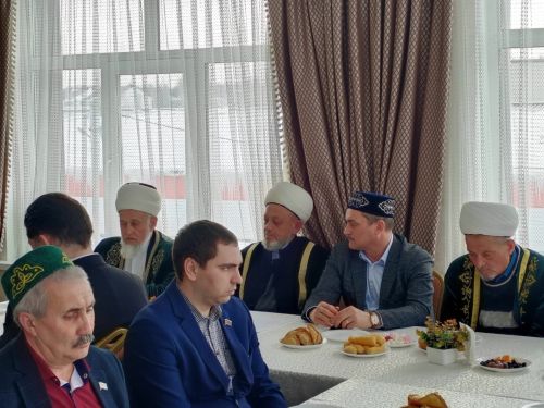 Югары Ослан районы башлыгы Марат Зиатдинов районыбыз имамнары белән очрашты