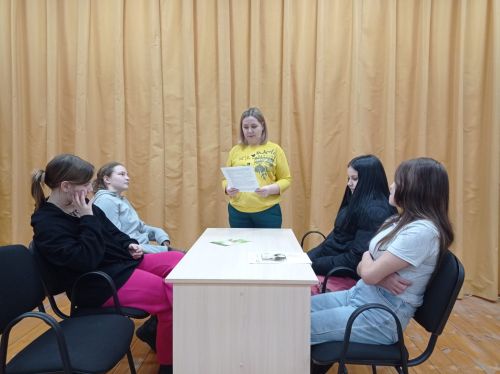 В Майдане культработники провели беседу с молодежью