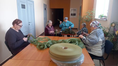 В Октябрьском в маскировочные сети вплели доброту и любовь
