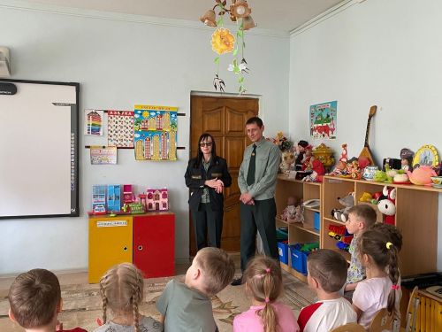 В гости к воспитанникам «Березки» пришли работники леса