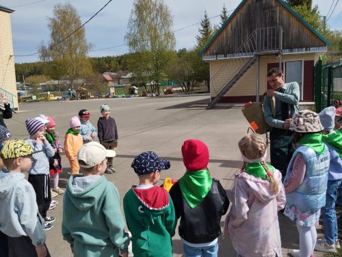 В гости к воспитанникам «Березки» пришли работники леса