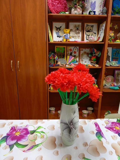 Кызыл канәфер - бәйрәм символы