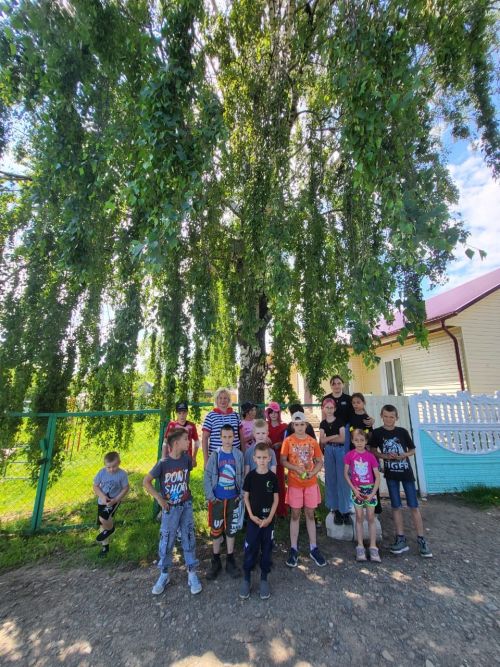 В Коргузе подростки совершили экскурсию по селу