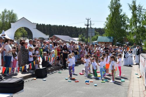 Югары Осланда Балаларны яклау көнен билгеләп үттеләр