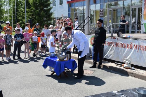Югары Осланда Балаларны яклау көнен билгеләп үттеләр