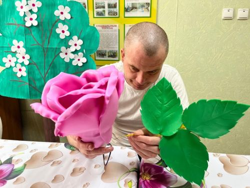 В Верхнеуслонском Доме-интернате прошел мастер-класс по изготовлению интерьерной розы