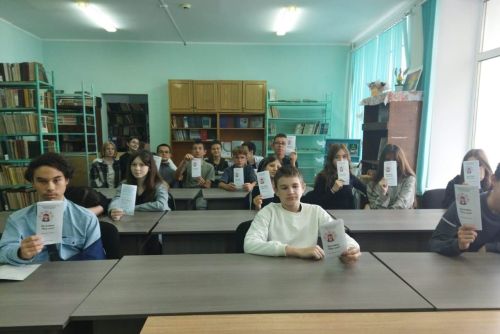 Үзәк китапханә укучылар белән информ-дайджест үткәрде